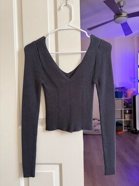 Ribbed V-Neck Long Sleeve Top in Charcoal